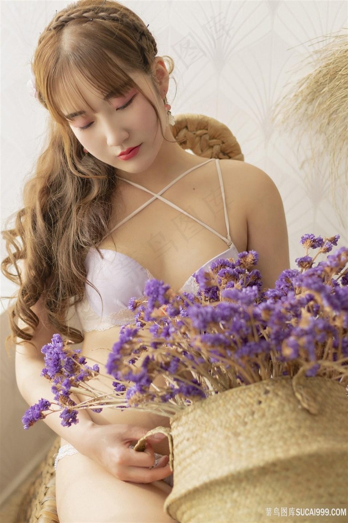 一边吃奶一边做着爱